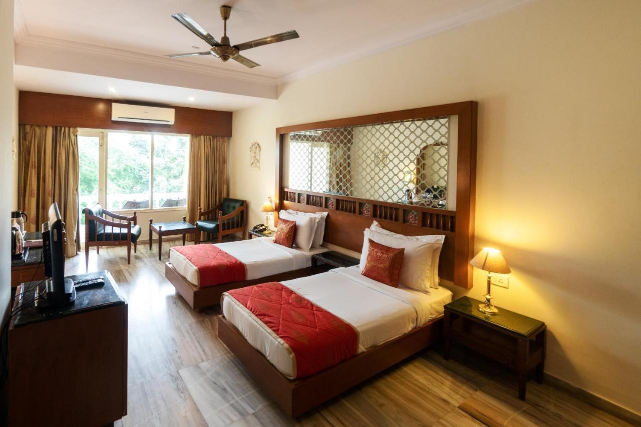 Hotel Hilltop Palace Udaipur Exteriör bild