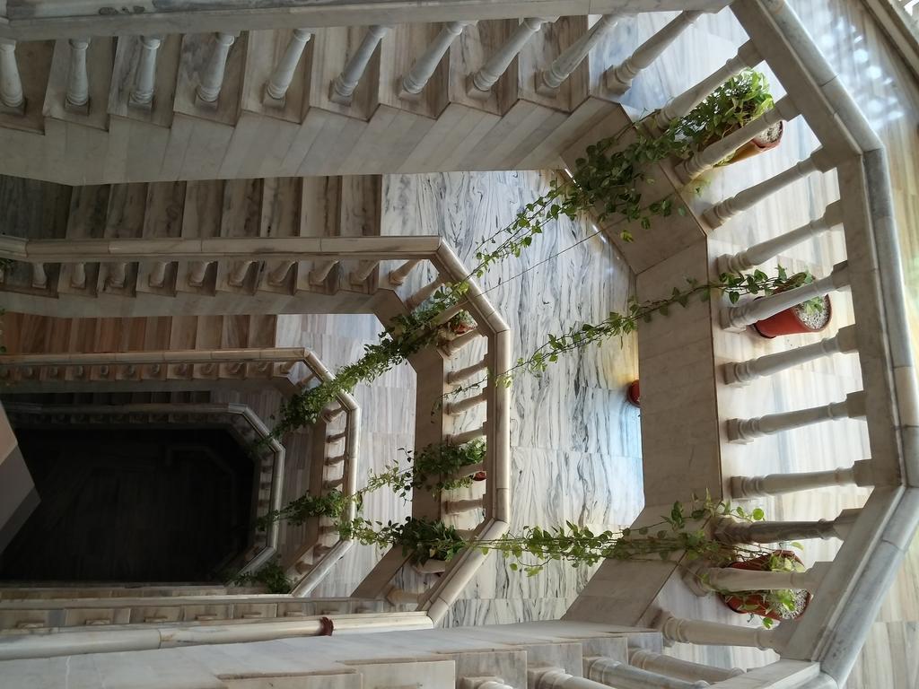 Hotel Hilltop Palace Udaipur Exteriör bild