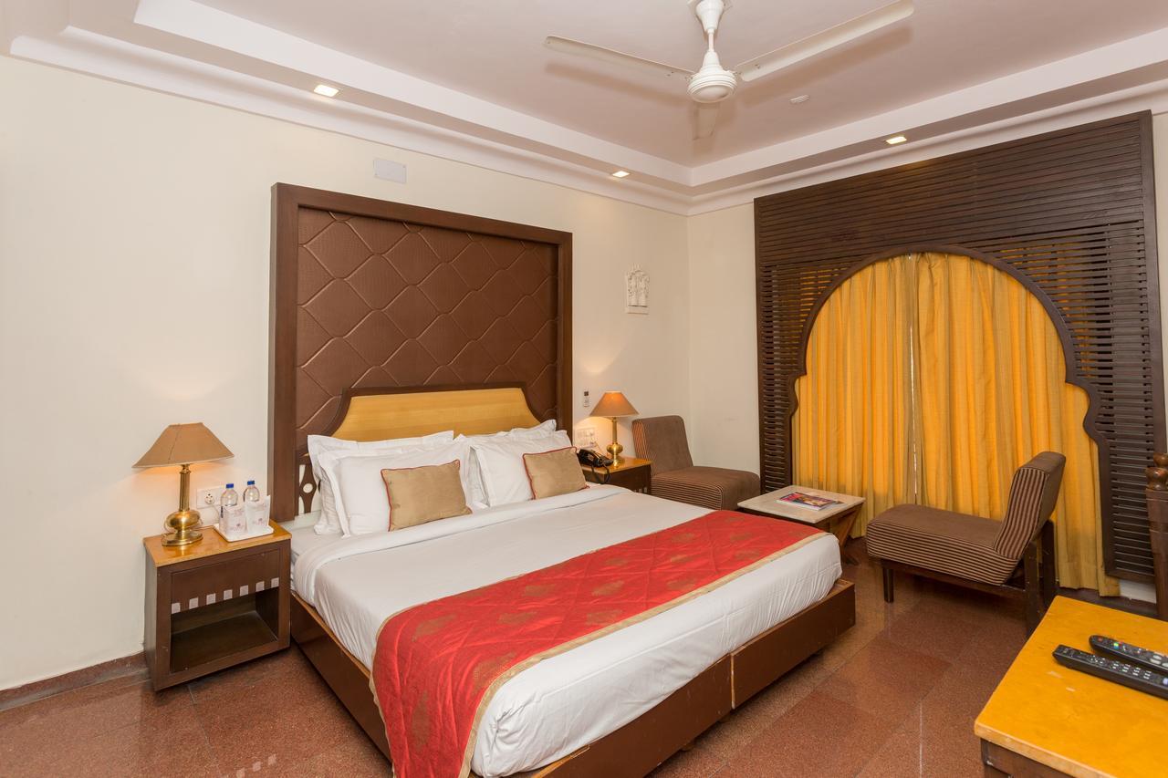 Hotel Hilltop Palace Udaipur Exteriör bild